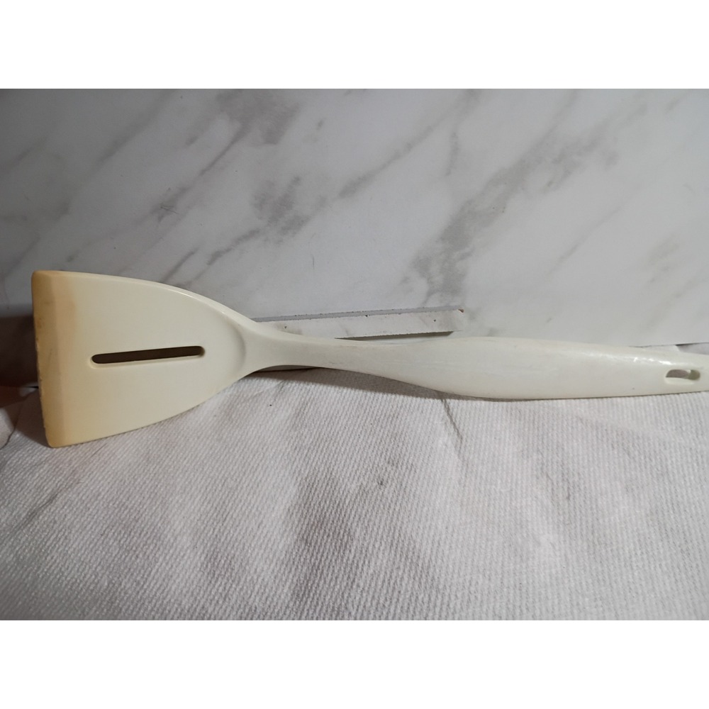 Vintage Fesco 4026 Off White Nylon Slotted Spatula Turner Kitchen Utensil 9.75"